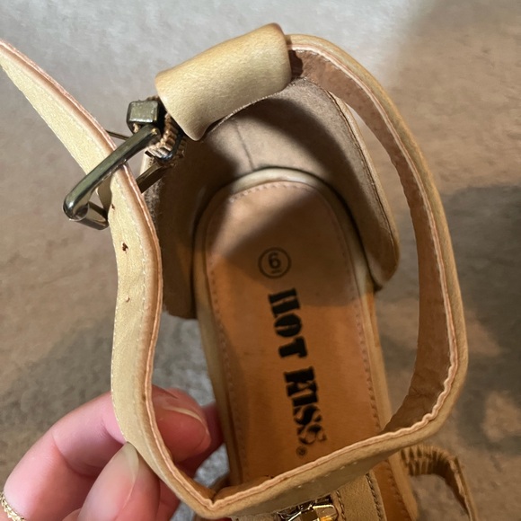 Beige summer heels - Picture 3 of 4